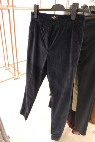 654529-323 Clothes from Gillblad's, about 260 garments