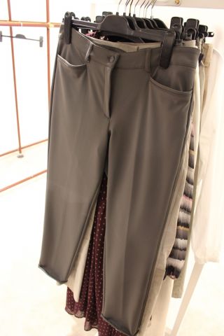 654529-327 Clothes from Gillblad's, about 260 garments