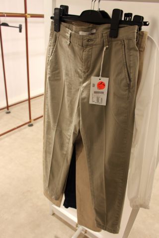 654529-337 Clothes from Gillblad's, about 260 garments