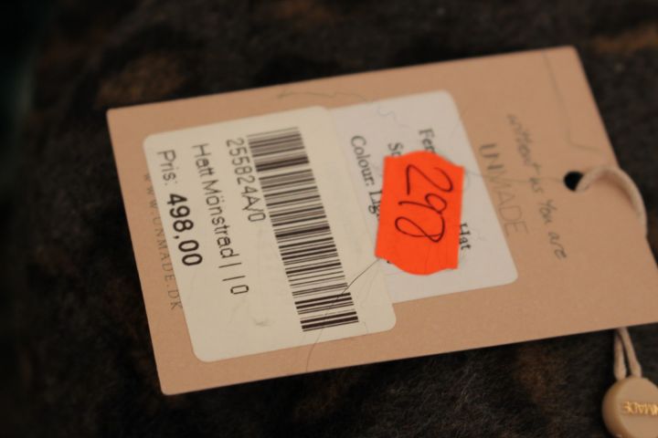 654529-380 Clothes from Gillblad's, about 260 garments