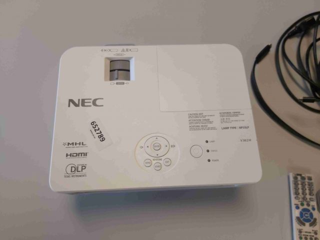 652789-2 Projector NEC V302H with cabling