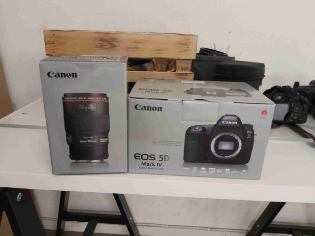 652801-5 System camera, Canon EOS 5D Mark IV with lens