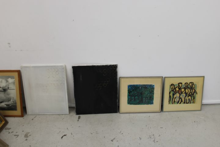 654476-9 Paintings / Art