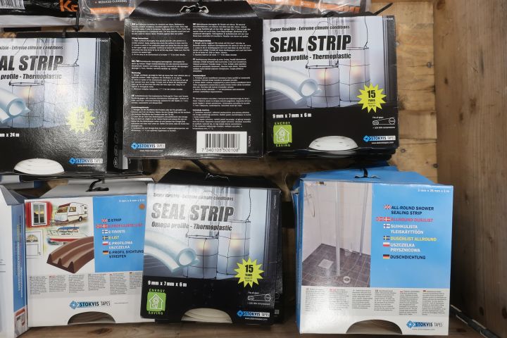 653875-2 Moldings and protective plastic