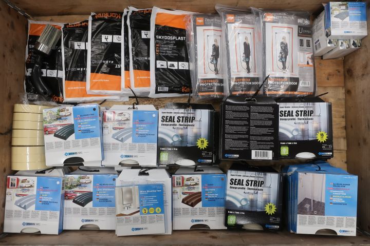 653875-1 Moldings and protective plastic