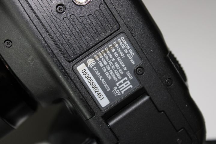 652801-12 System camera, Canon EOS 5D Mark IV with lens