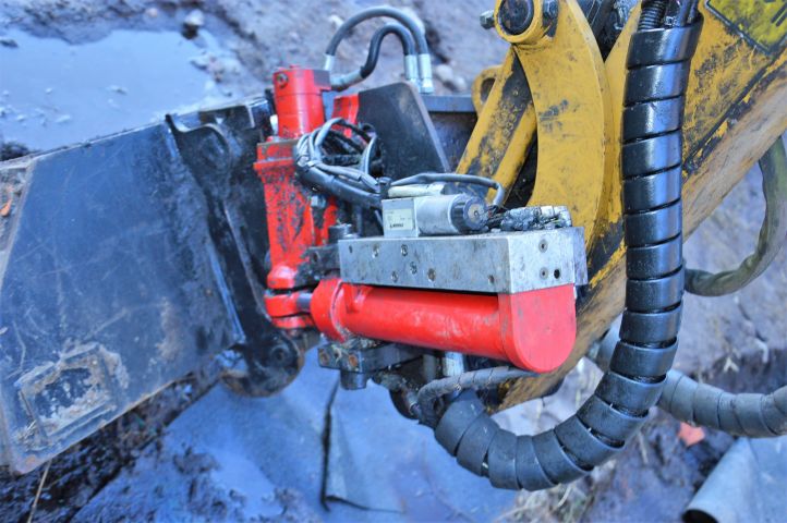 655647-17 CATERPILLAR 303.5ECR -2016 1242 hrs.