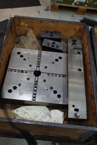 648698-2 5 pallets with pallets etc.