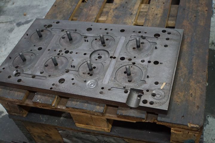 648698-4 5 pallets with pallets etc.