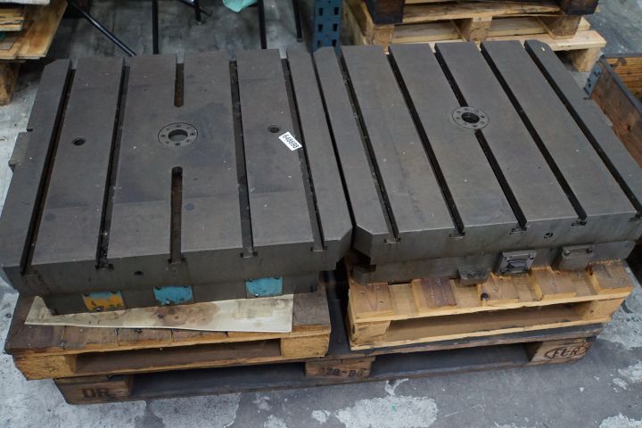 648698-5 5 pallets with pallets etc.