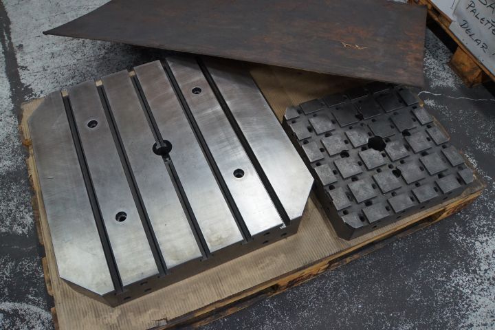 648698-6 5 pallets with pallets etc.