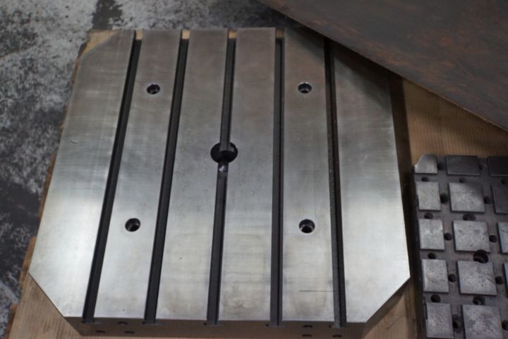 648698-8 5 pallets with pallets etc.