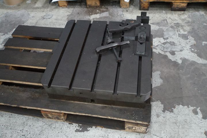 648698-10 5 pallets with pallets etc.