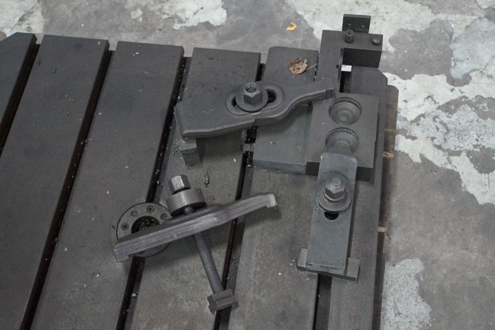 648698-11 5 pallets with pallets etc.