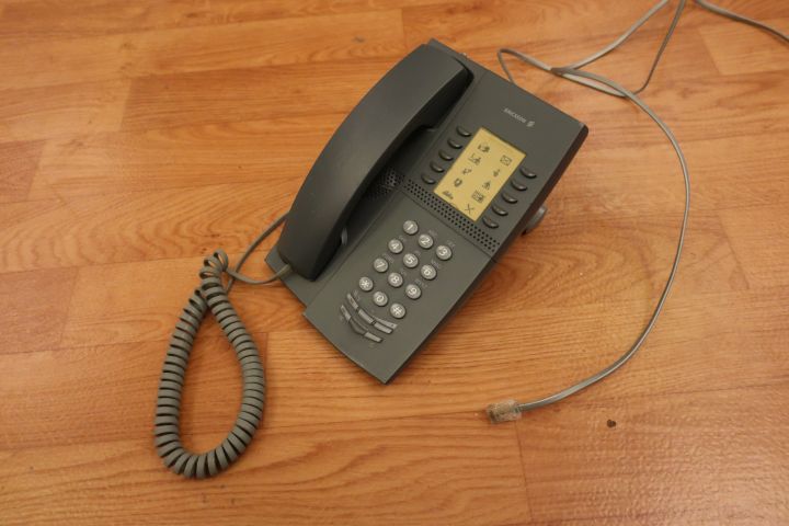 628724-5 25th system telephones, Ericsson Dialog 4220