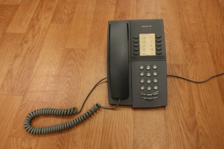 628724-7 25th system telephones, Ericsson Dialog 4220