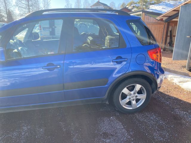 479530-6 Suzuki SX4 - DFE244 - 2011