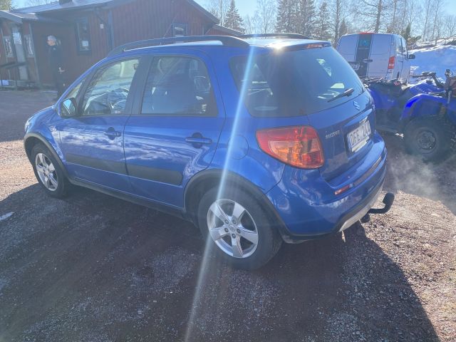 479530-7 Suzuki SX4 - DFE244 - 2011