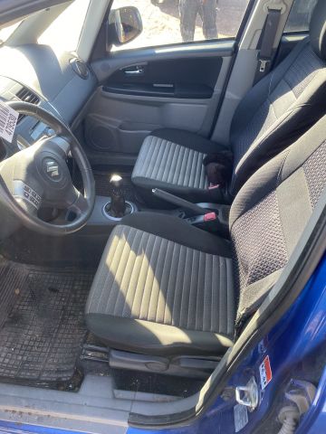 479530-16 Suzuki SX4 - DFE244 - 2011