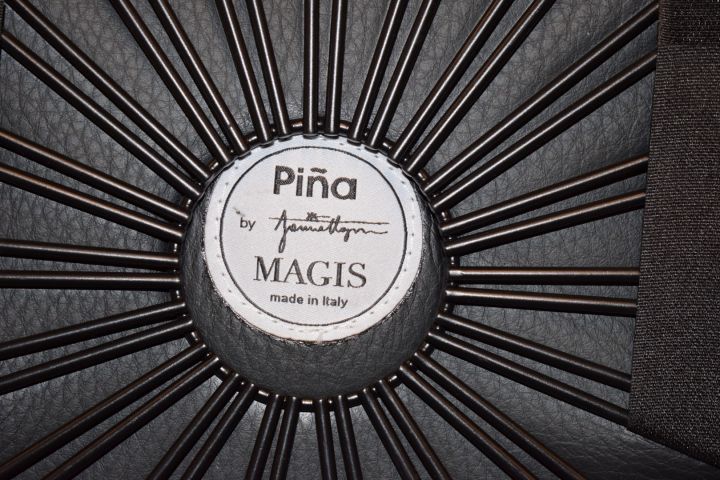 632679-2 2 café chairs Piña Magi's Italian design, leather / metal