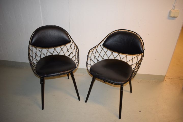 632679-1 2 café chairs Piña Magi's Italian design, leather / metal