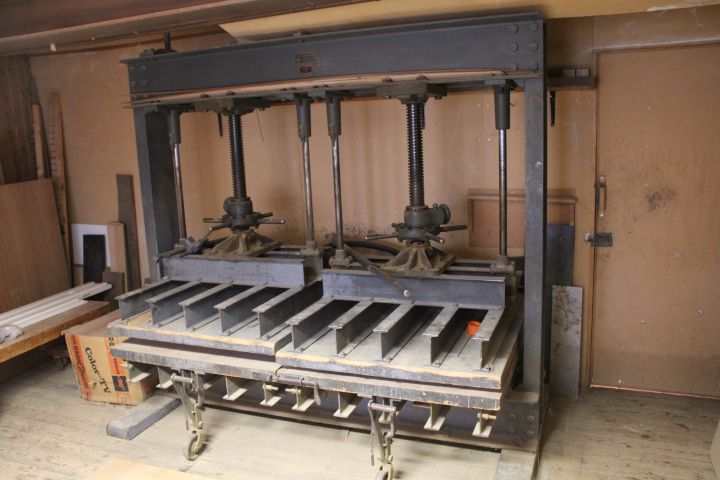 655914-2 veneer Press
