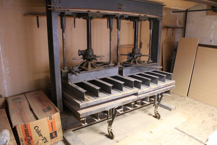 655914-4 veneer Press
