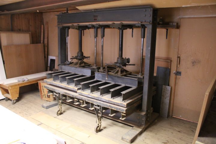 655914-3 veneer Press
