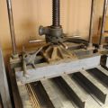 655914-5 veneer Press