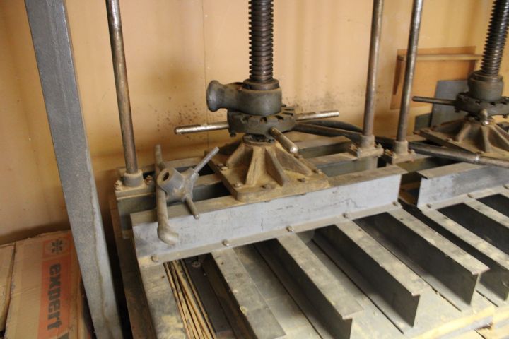655914-5 veneer Press