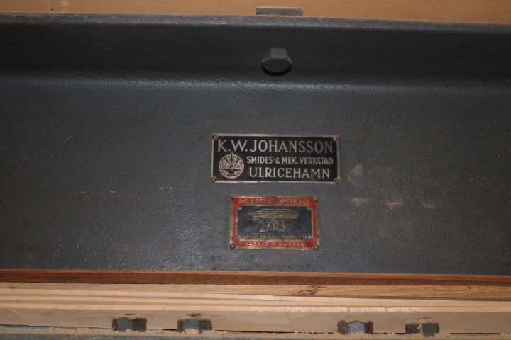 655914-7 veneer Press