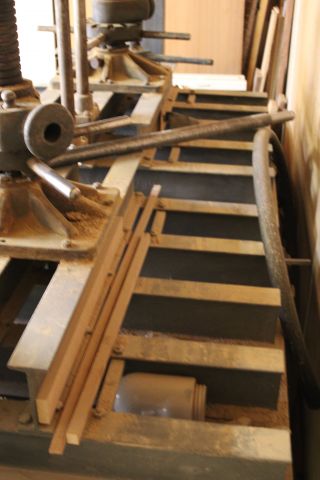 655914-8 veneer Press