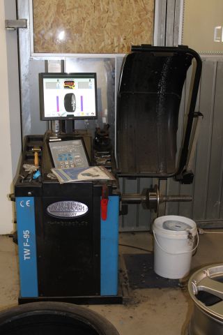 623436-2 Tire balancing machine Twin Busch TW F-95 -18