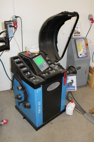 623437-2 Tire balancing machine Twin Busch TW F-23 -17