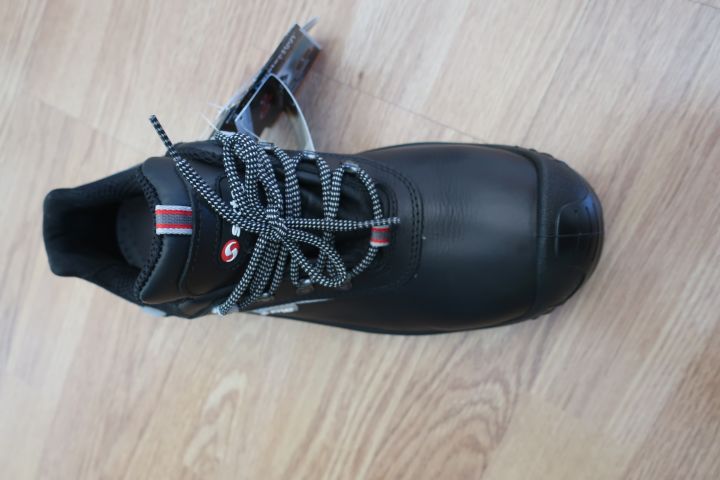 628812-3 7 pairs of work shoes, Sixton Peak Explorer, size 41-46