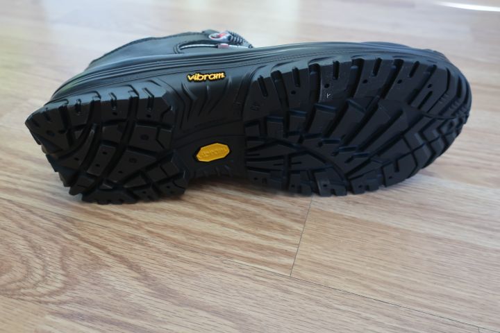 628812-6 7 pairs of work shoes, Sixton Peak Explorer, size 41-46