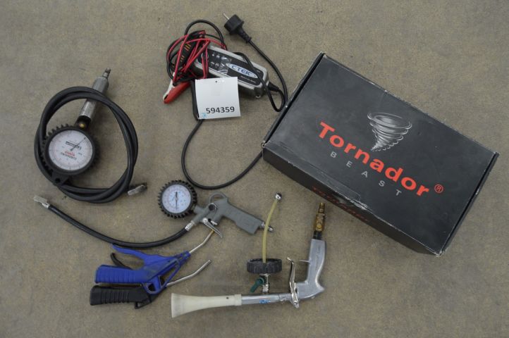 594359-1 CTEK 3600 and various accessories