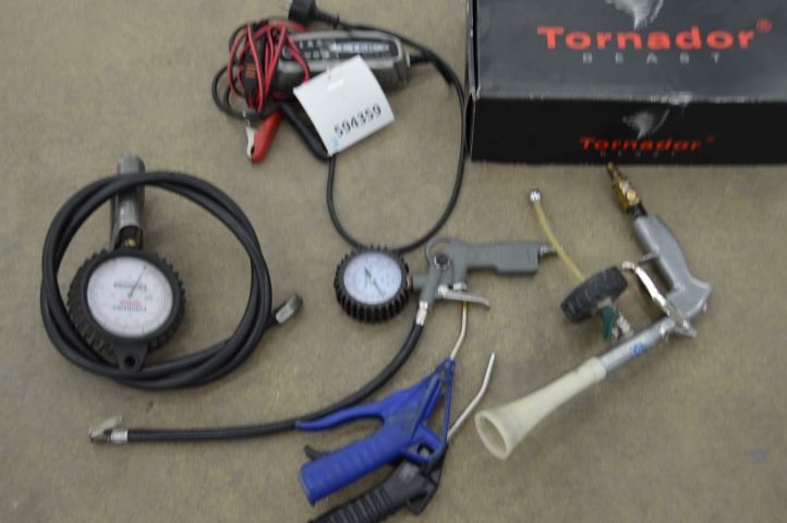 594359-3 CTEK 3600 and various accessories