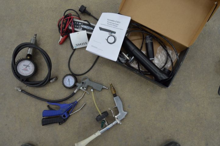 594359-5 CTEK 3600 and various accessories