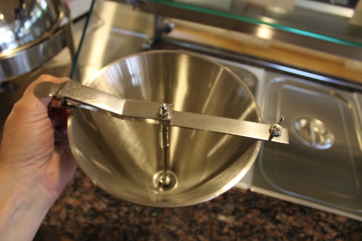 654926-3 Såsportionerare av kromnickelstål inkl stativ