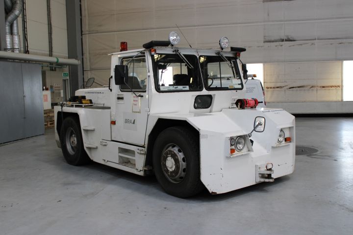 623450-1 Bogsertruck för flygplan, Kalmartruck -89