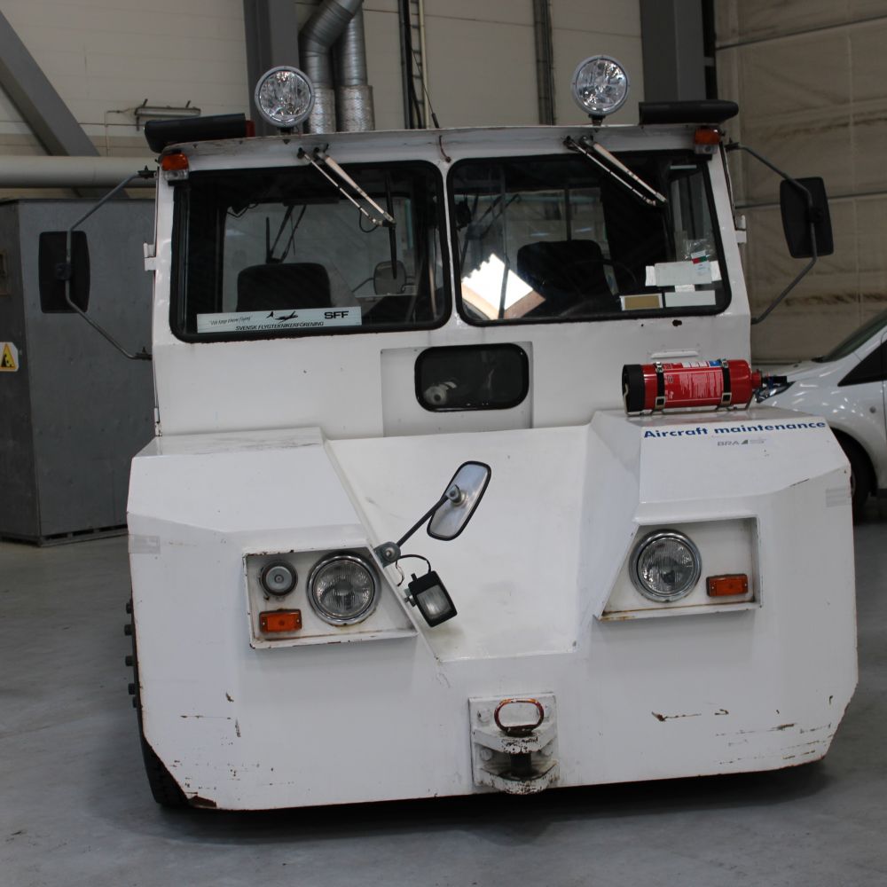 623450-2 Bogsertruck för flygplan, Kalmartruck -89