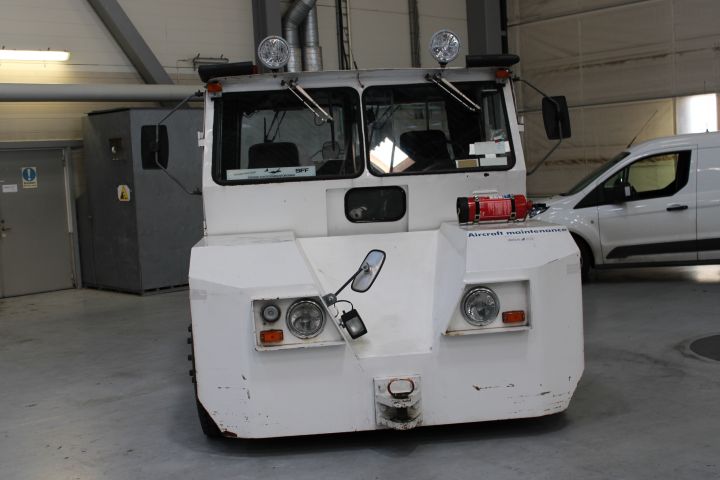 623450-2 Bogsertruck för flygplan, Kalmartruck -89