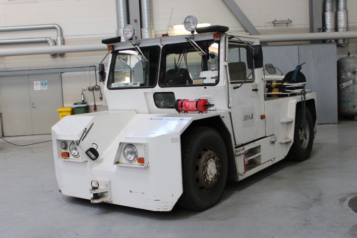 623450-3 Bogsertruck för flygplan, Kalmartruck -89