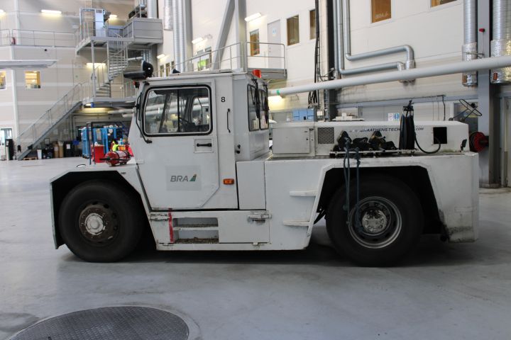 623450-5 Bogsertruck för flygplan, Kalmartruck -89