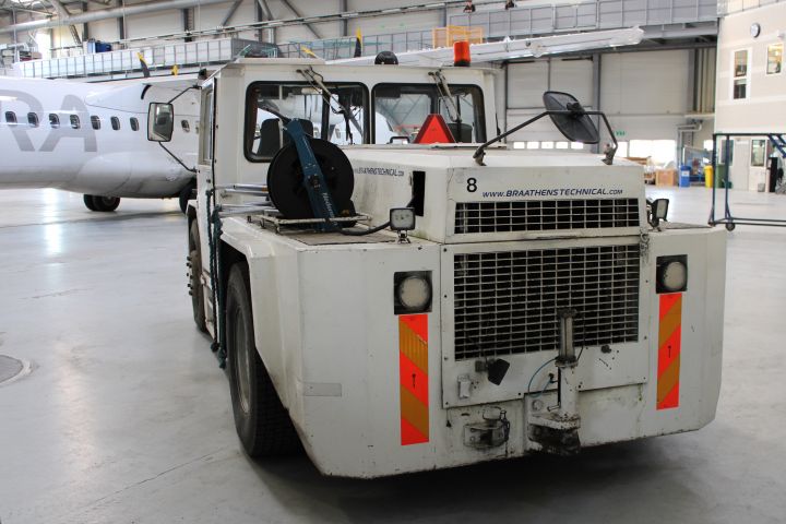 623450-6 Bogsertruck för flygplan, Kalmartruck -89