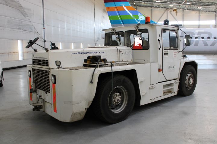 623450-7 Bogsertruck för flygplan, Kalmartruck -89