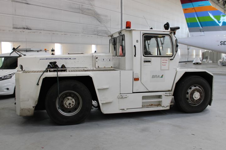 623450-8 Bogsertruck för flygplan, Kalmartruck -89