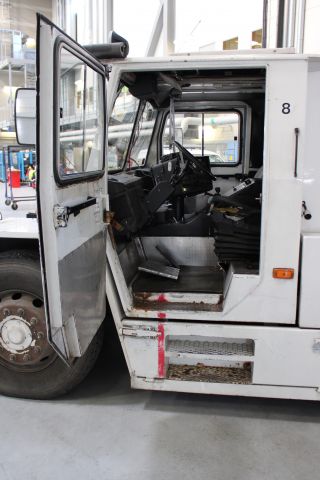 623450-13 Bogsertruck för flygplan, Kalmartruck -89