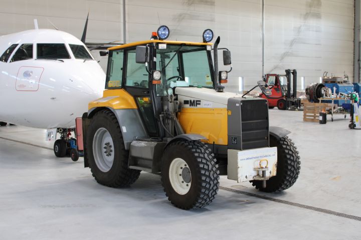 623482-3 Bogseringstraktor Massey Ferguson 660 -97